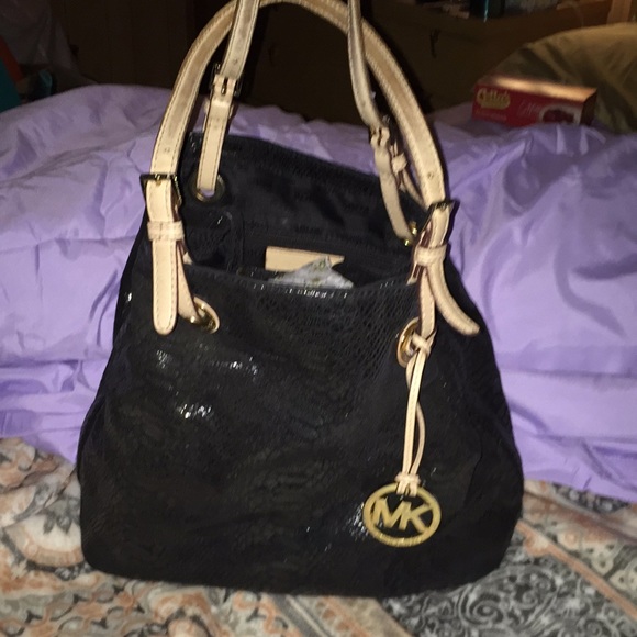 Michael Kors Handbags - MK bag